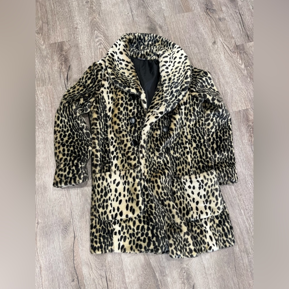 Gorgeous leopard print faux fur jacket